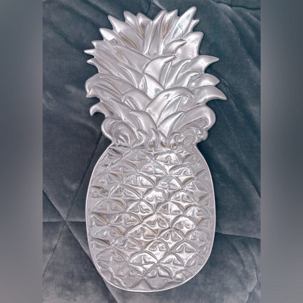 Mariposa Brilliante Pineapple Polished Finish Aluminum Platter 18” x 9” HEAVY